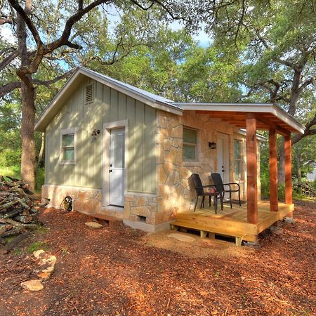 Cabins At Flite Acres - Mockingbird Cabin ウィンバリー エクステリア 写真