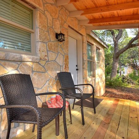 Cabins At Flite Acres - Mockingbird Cabin ウィンバリー エクステリア 写真