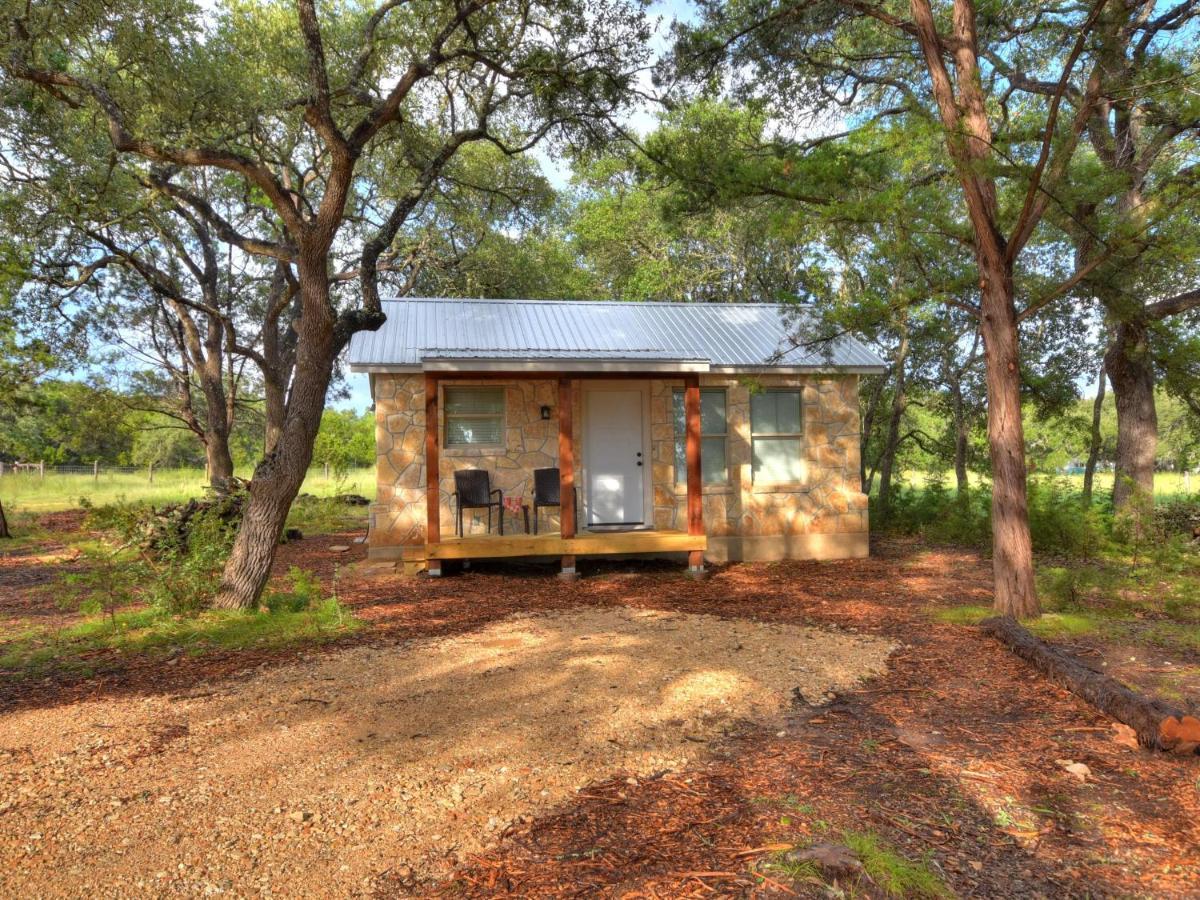 Cabins At Flite Acres - Mockingbird Cabin ウィンバリー エクステリア 写真