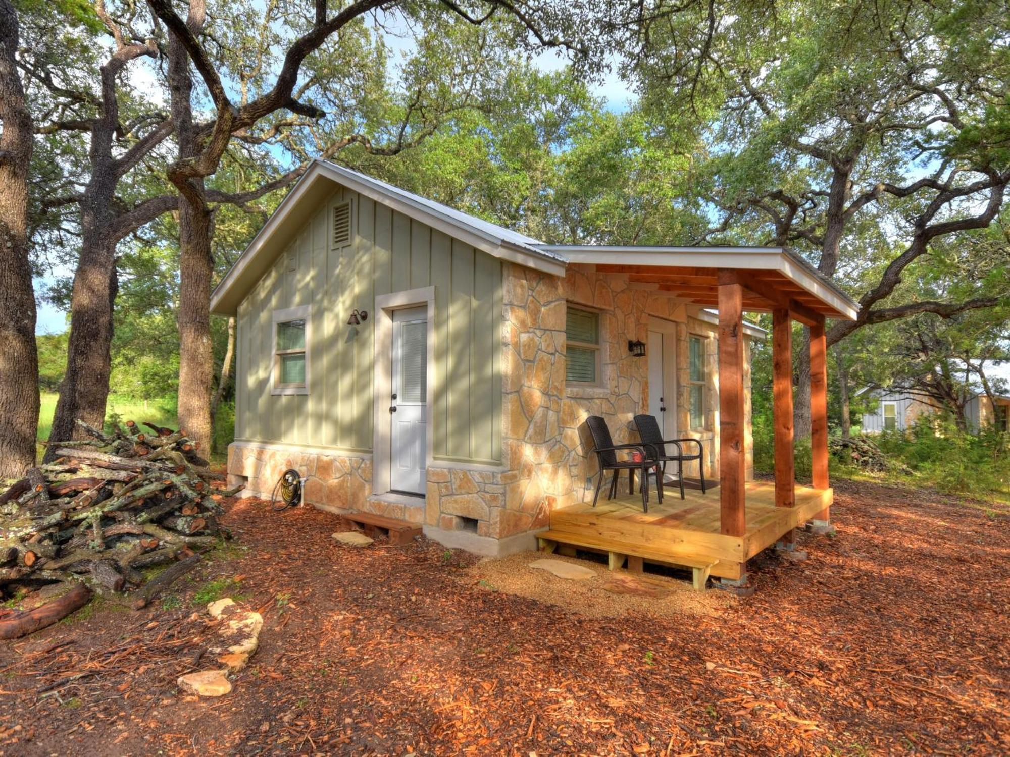 Cabins At Flite Acres - Mockingbird Cabin ウィンバリー エクステリア 写真